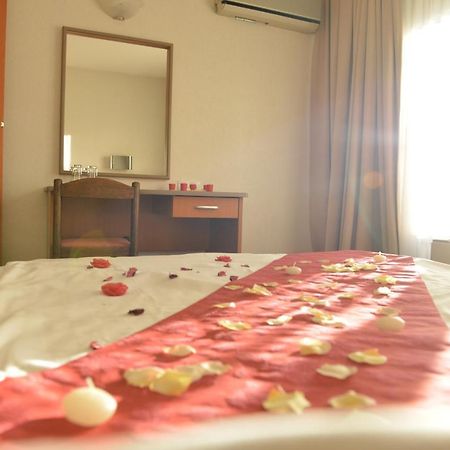 Hotel Bellevue Skopje Bagian luar foto