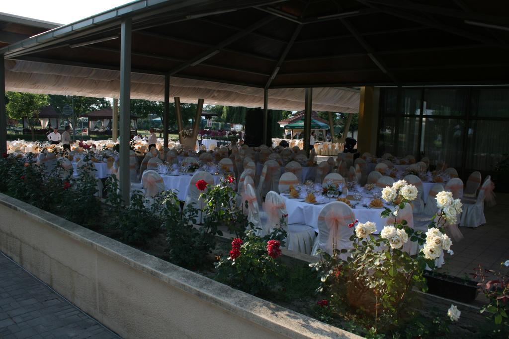 Hotel Bellevue Skopje Bagian luar foto