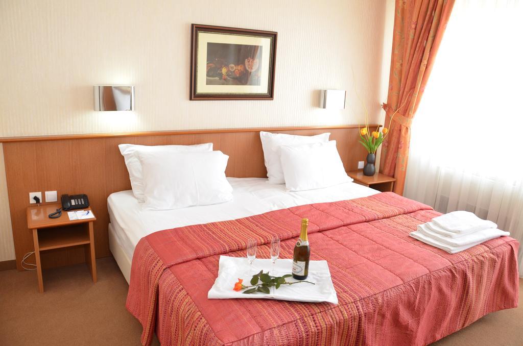 Hotel Bellevue Skopje Ruang foto