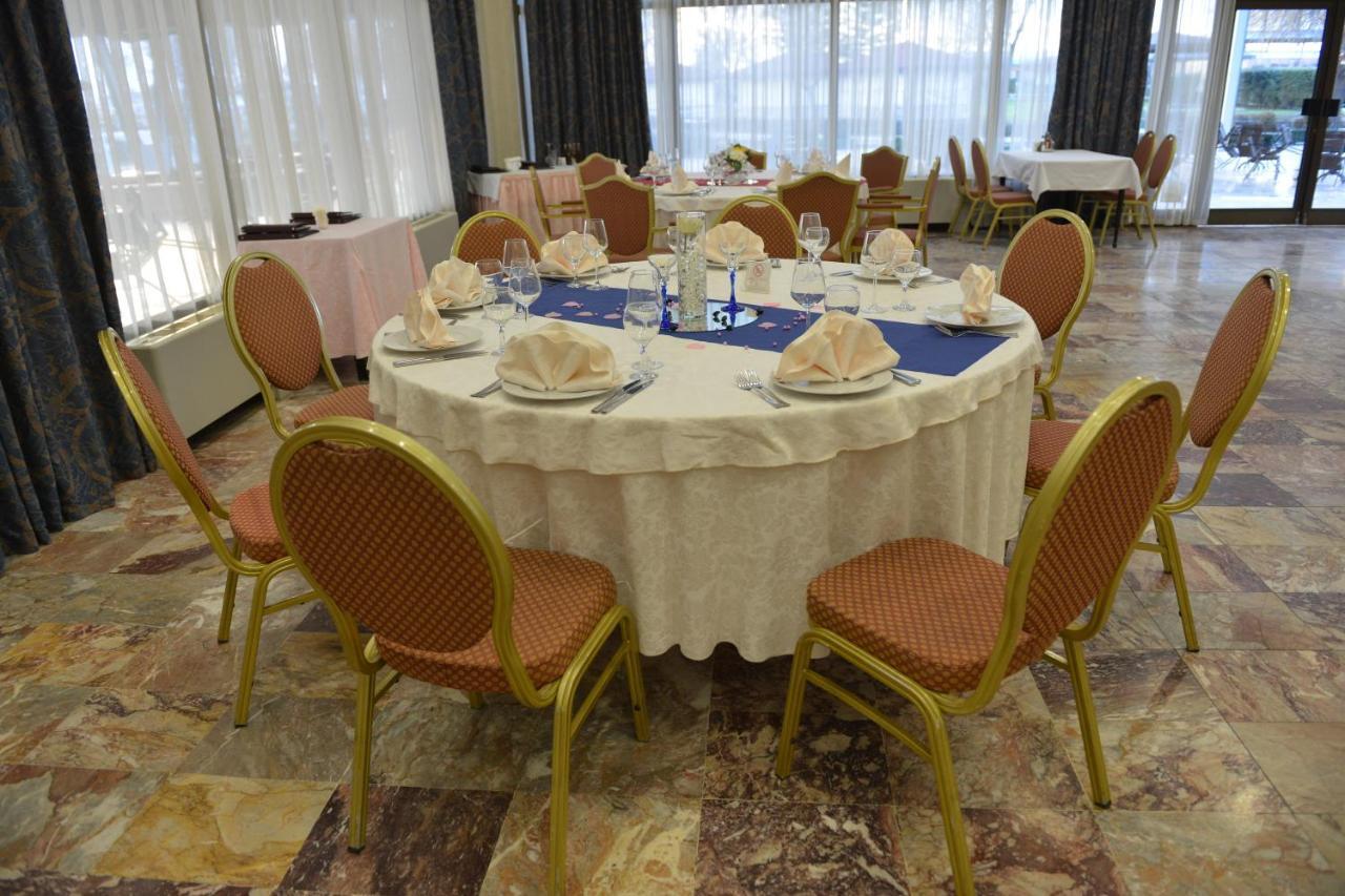 Hotel Bellevue Skopje Bagian luar foto